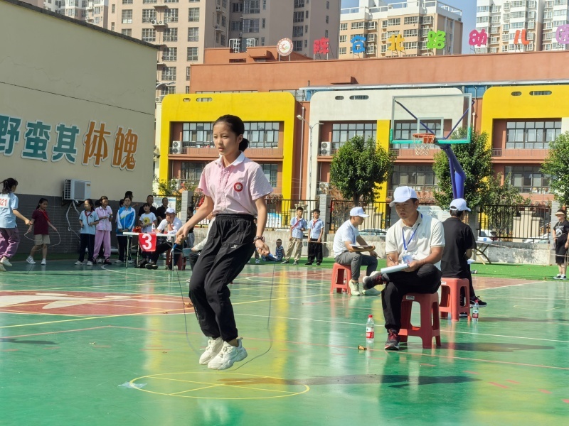 小学生三跳运动会.jpg 九游体育